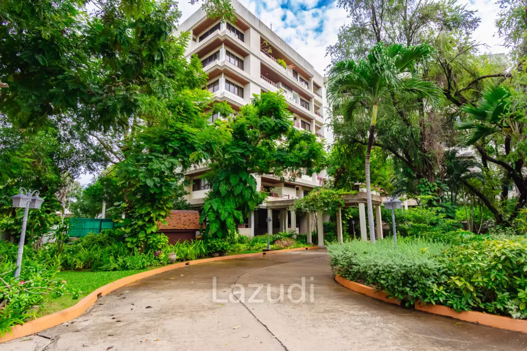 Large Absolute Beachfront Penthouse With Mesmerizing Ocean Views