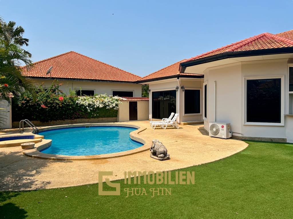 Renovated 3 bedroom Pool Villa in great location!