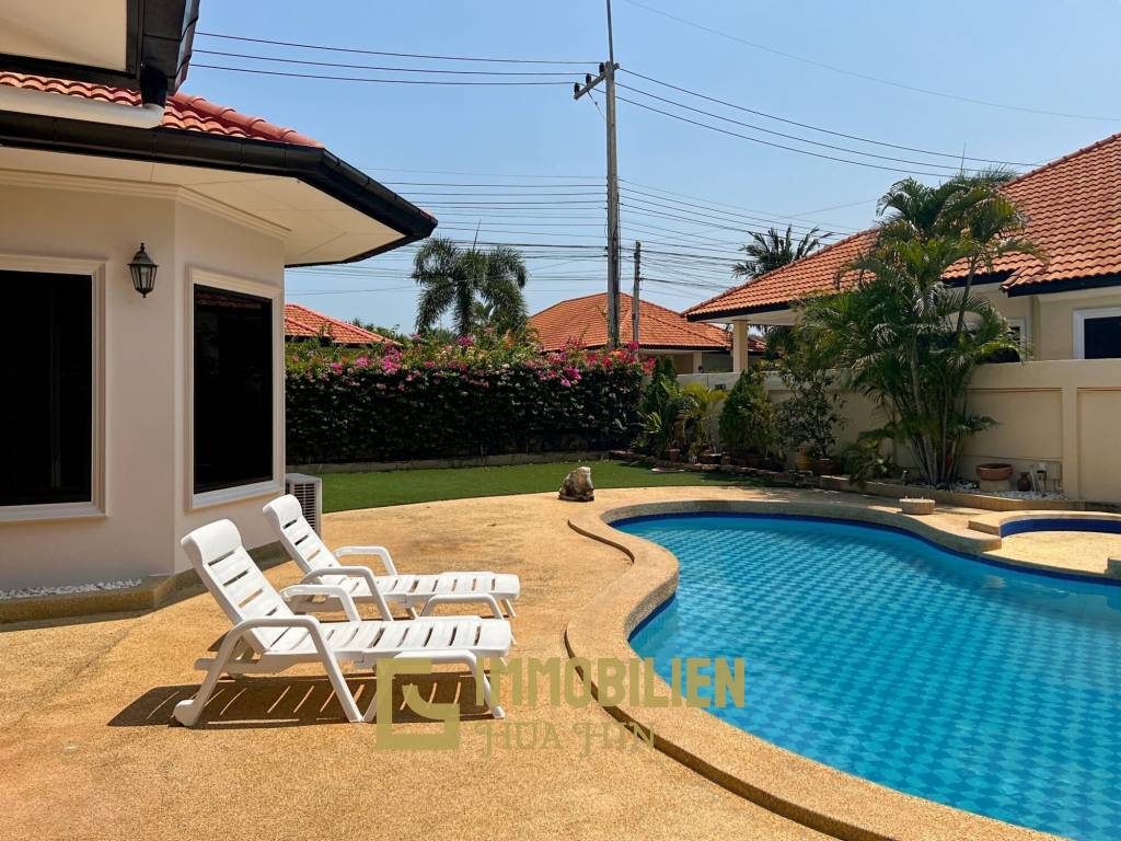 Renovated 3 bedroom Pool Villa in great location!