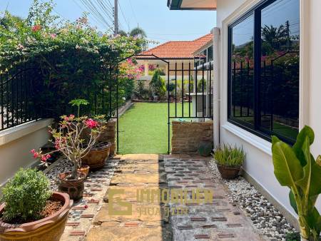 Renovated 3 bedroom Pool Villa in great location!