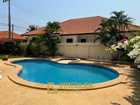 Renovated 3 bedroom Pool Villa in great location!