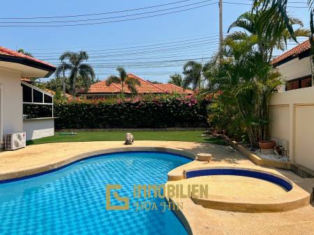 Renovated 3 bedroom Pool Villa in great location!