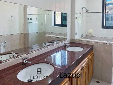 Renovated 3 bedroom Pool Villa in great location!