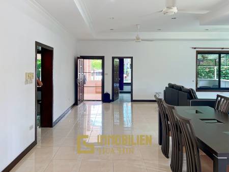 Renovated 3 bedroom Pool Villa in great location!