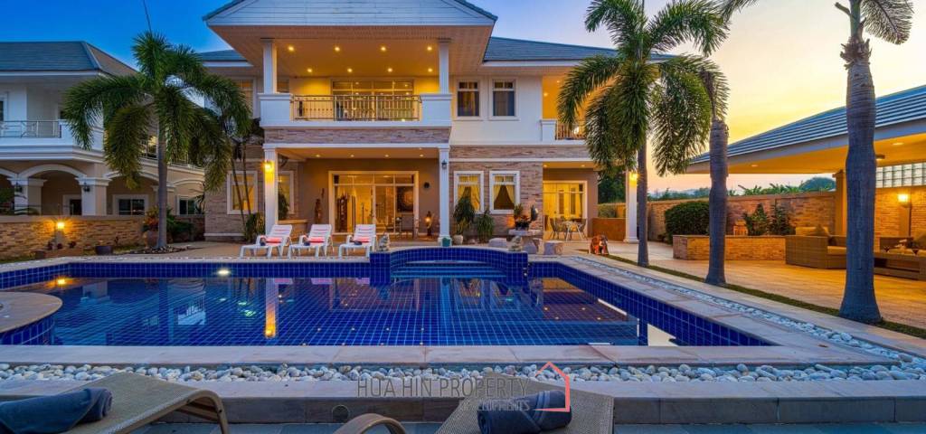 Hua Hin Palm Village : 2 Storey 6 Bedroom Pool Villa