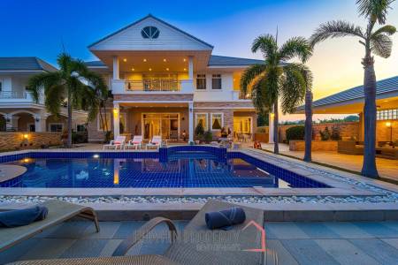 Hua Hin Palm Village : 2 Storey 6 Bedroom Pool Villa
