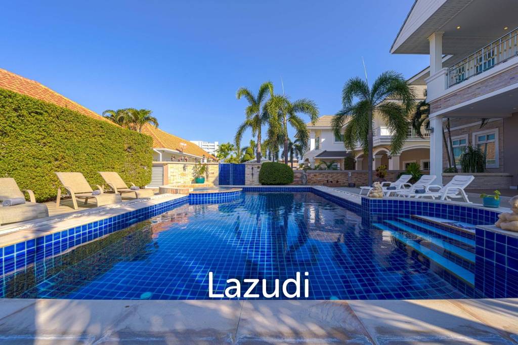 Hua Hin Palm Village : 2 Storey 6 Bedroom Pool Villa