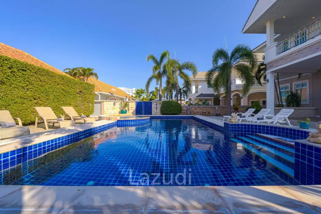Hua Hin Palm Village : 2 Storey 6 Bedroom Pool Villa