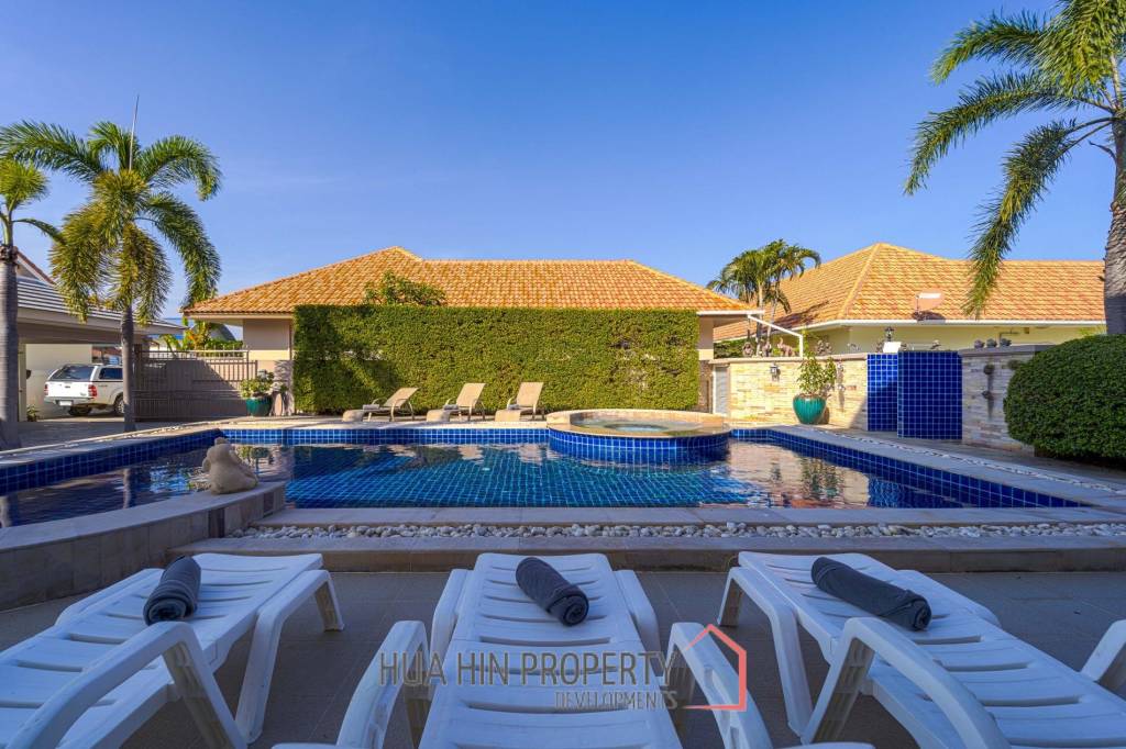 Hua Hin Palm Village : 2 Storey 6 Bedroom Pool Villa