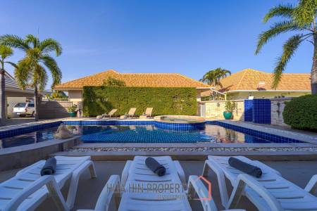 Hua Hin Palm Village : 2 Storey 6 Bedroom Pool Villa