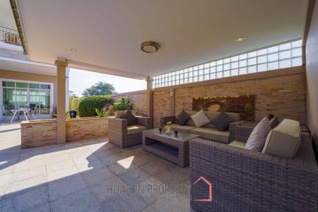 Hua Hin Palm Village : 2 Storey 6 Bedroom Pool Villa