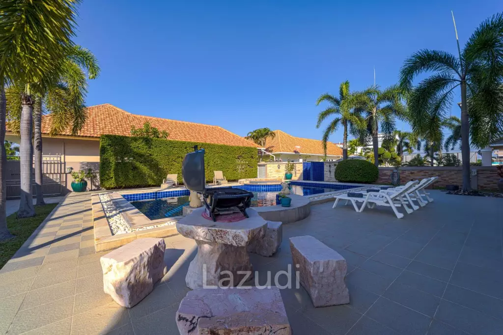 Hua Hin Palm Village : 2 Storey 6 Bedroom Pool Villa