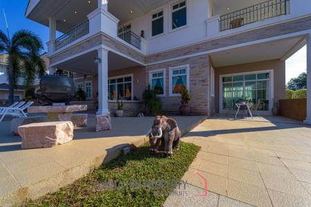 Hua Hin Palm Village : 2 Storey 6 Bedroom Pool Villa