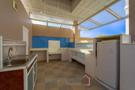 Hua Hin Palm Village : 2 Storey 6 Bedroom Pool Villa