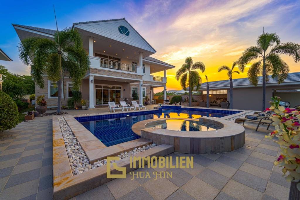 Hua Hin Palm Village : 2 Storey 6 Bedroom Pool Villa