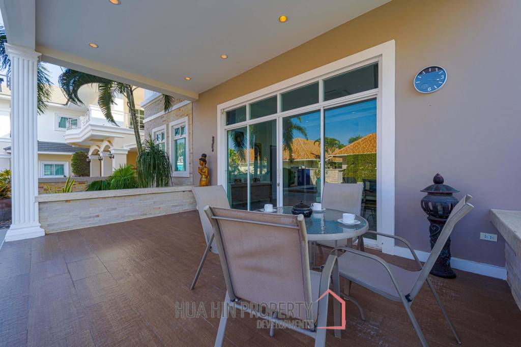 Hua Hin Palm Village : 2 Storey 6 Bedroom Pool Villa