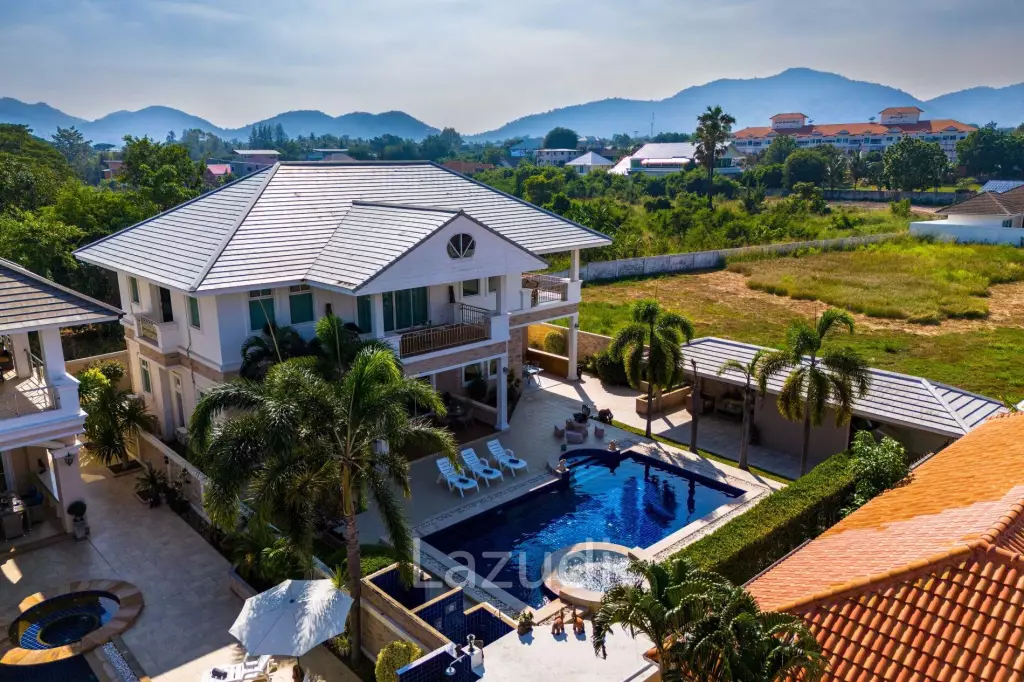 Hua Hin Palm Village : 2 Storey 6 Bedroom Pool Villa