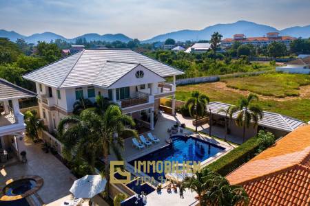 Hua Hin Palm Village : 2 Storey 6 Bedroom Pool Villa