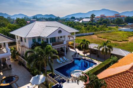 Hua Hin Palm Village : 2 Storey 6 Bedroom Pool Villa