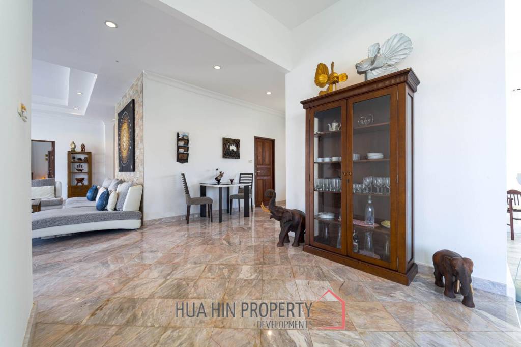 Hua Hin Palm Village : 2 Storey 6 Bedroom Pool Villa