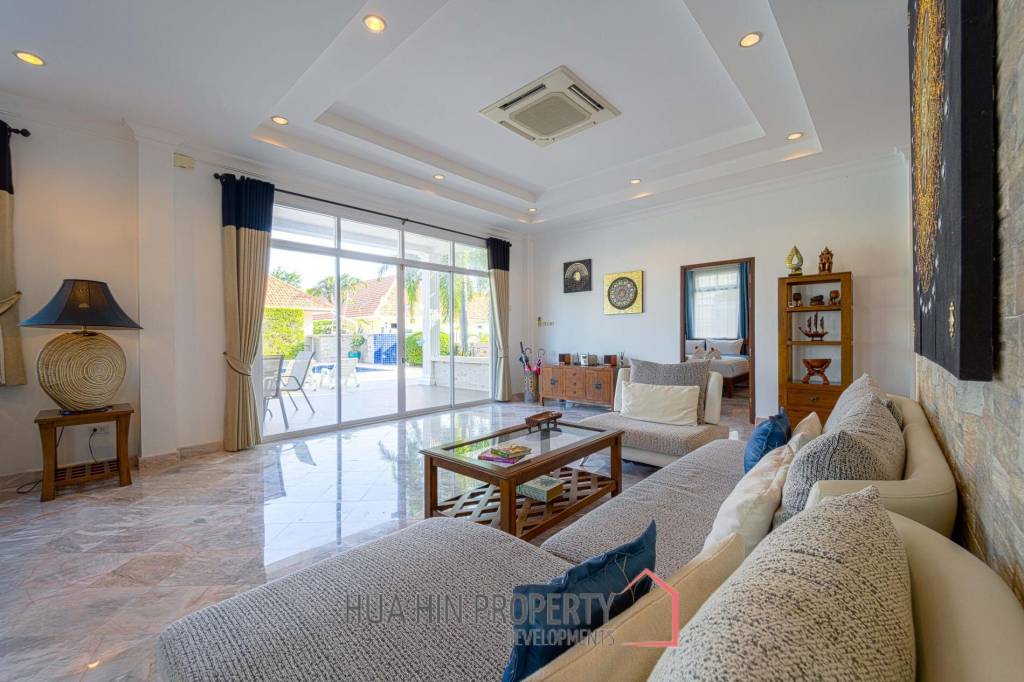 Hua Hin Palm Village : 2 Storey 6 Bedroom Pool Villa