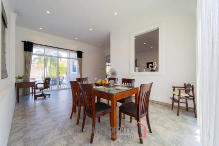 Hua Hin Palm Village : 2 Storey 6 Bedroom Pool Villa