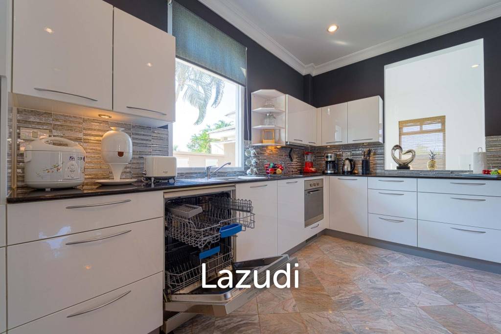 Hua Hin Palm Village : 2 Storey 6 Bedroom Pool Villa