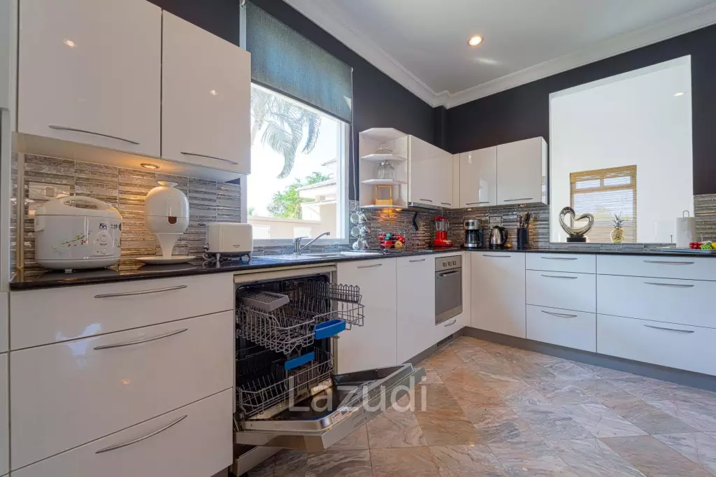 Hua Hin Palm Village : 2 Storey 6 Bedroom Pool Villa