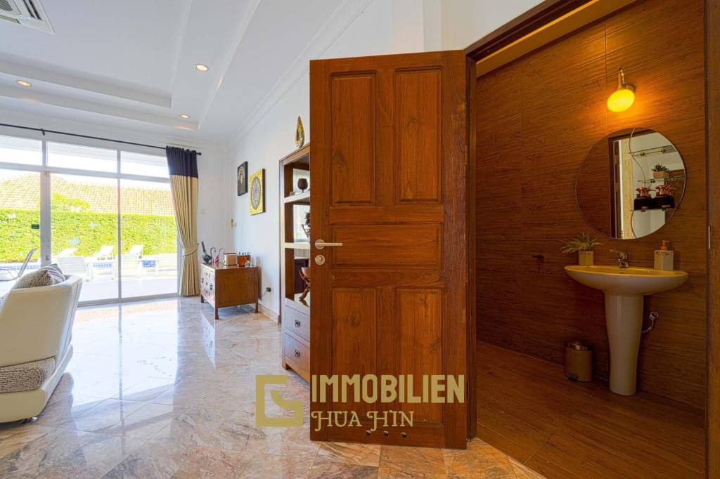 Hua Hin Palm Village : 2 Storey 6 Bedroom Pool Villa