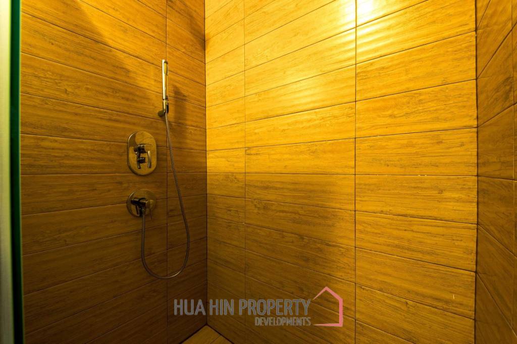 Hua Hin Palm Village : 2 Storey 6 Bedroom Pool Villa