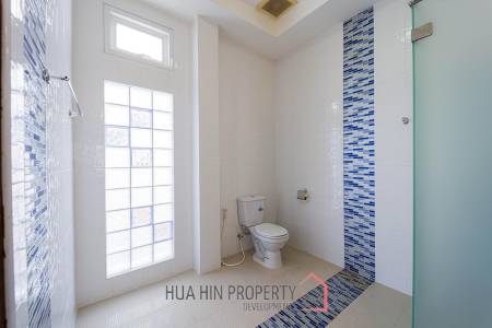 Hua Hin Palm Village : 2 Storey 6 Bedroom Pool Villa