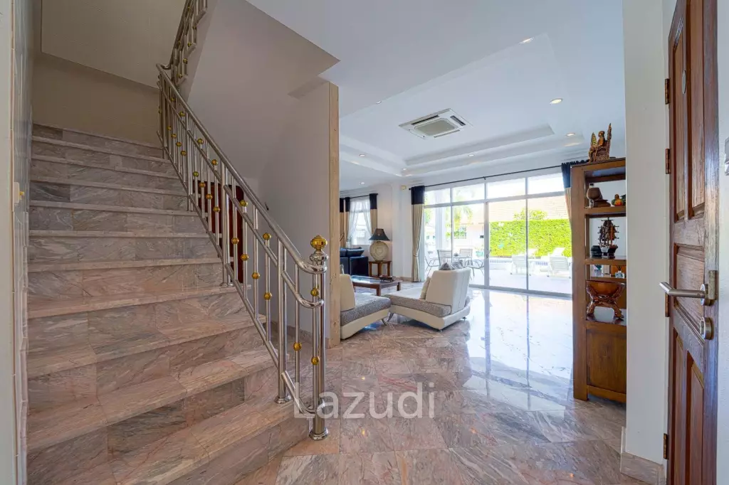 Hua Hin Palm Village : 2 Storey 6 Bedroom Pool Villa