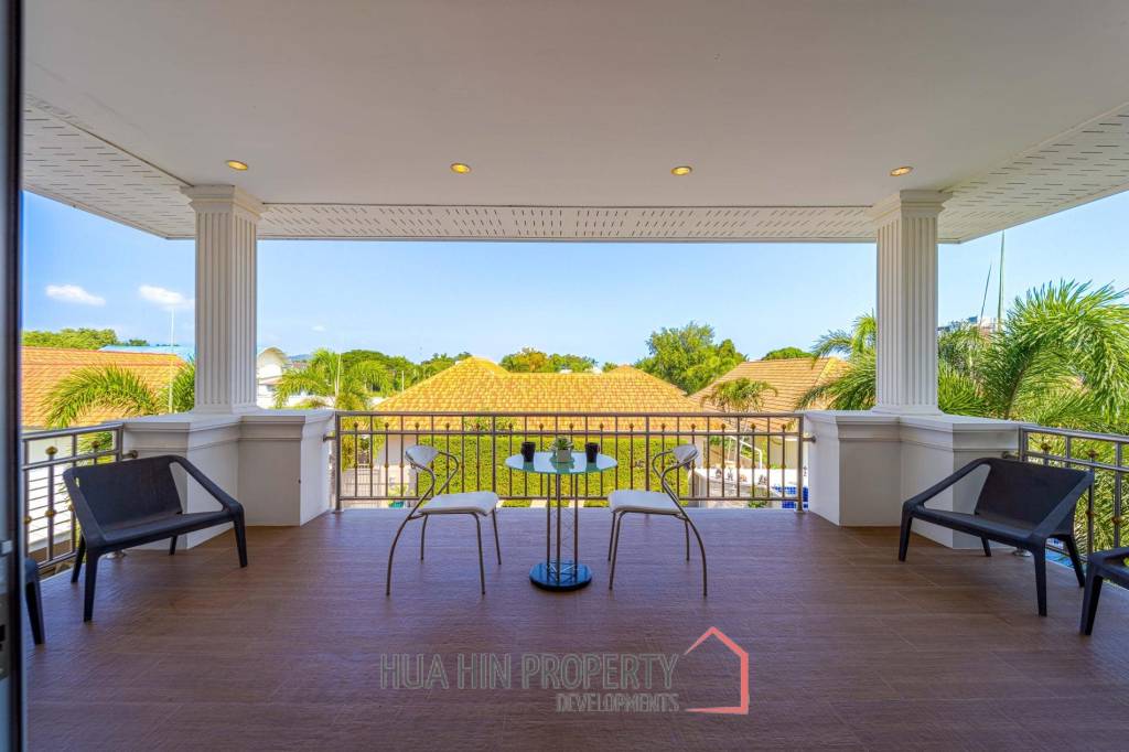 Hua Hin Palm Village : 2 Storey 6 Bedroom Pool Villa