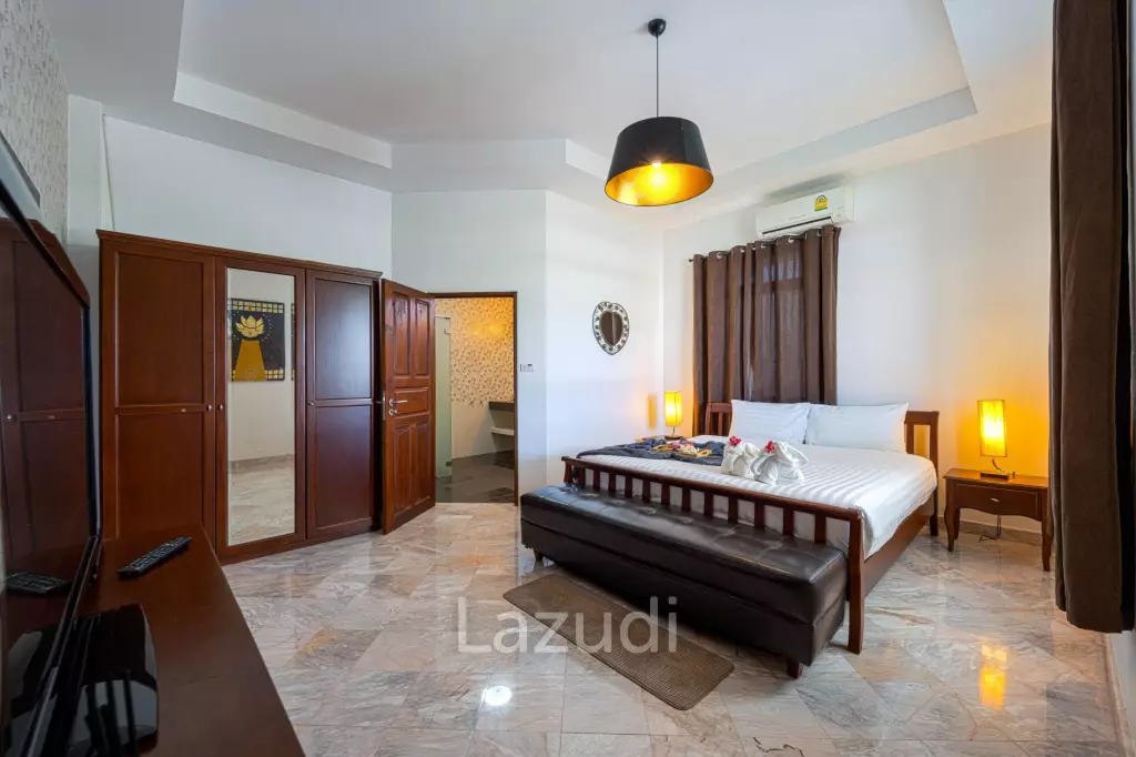 Hua Hin Palm Village : 2 Storey 6 Bedroom Pool Villa