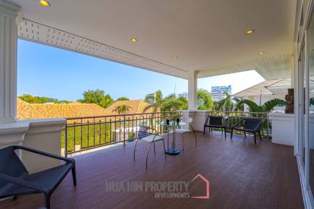 Hua Hin Palm Village : 2 Storey 6 Bedroom Pool Villa