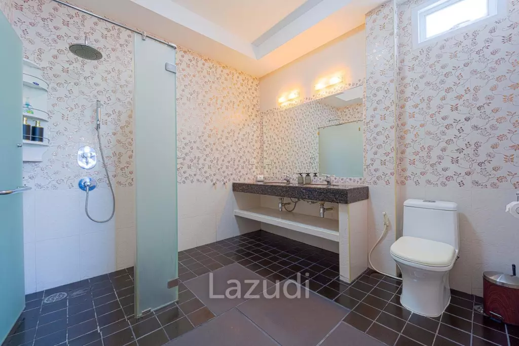 Hua Hin Palm Village : 2 Storey 6 Bedroom Pool Villa