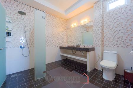 Hua Hin Palm Village : 2 Storey 6 Bedroom Pool Villa