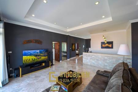 Hua Hin Palm Village : 2 Storey 6 Bedroom Pool Villa