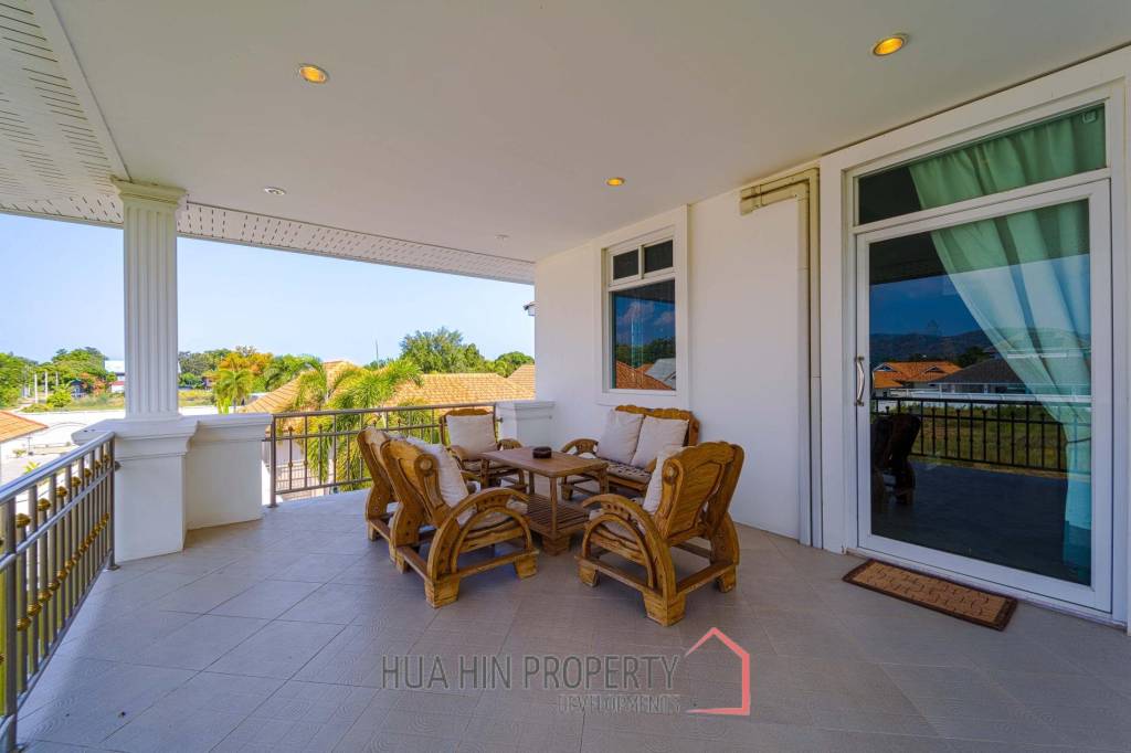 Hua Hin Palm Village : 2 Storey 6 Bedroom Pool Villa