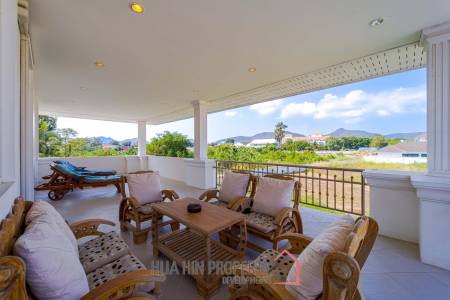 Hua Hin Palm Village : 2 Storey 6 Bedroom Pool Villa