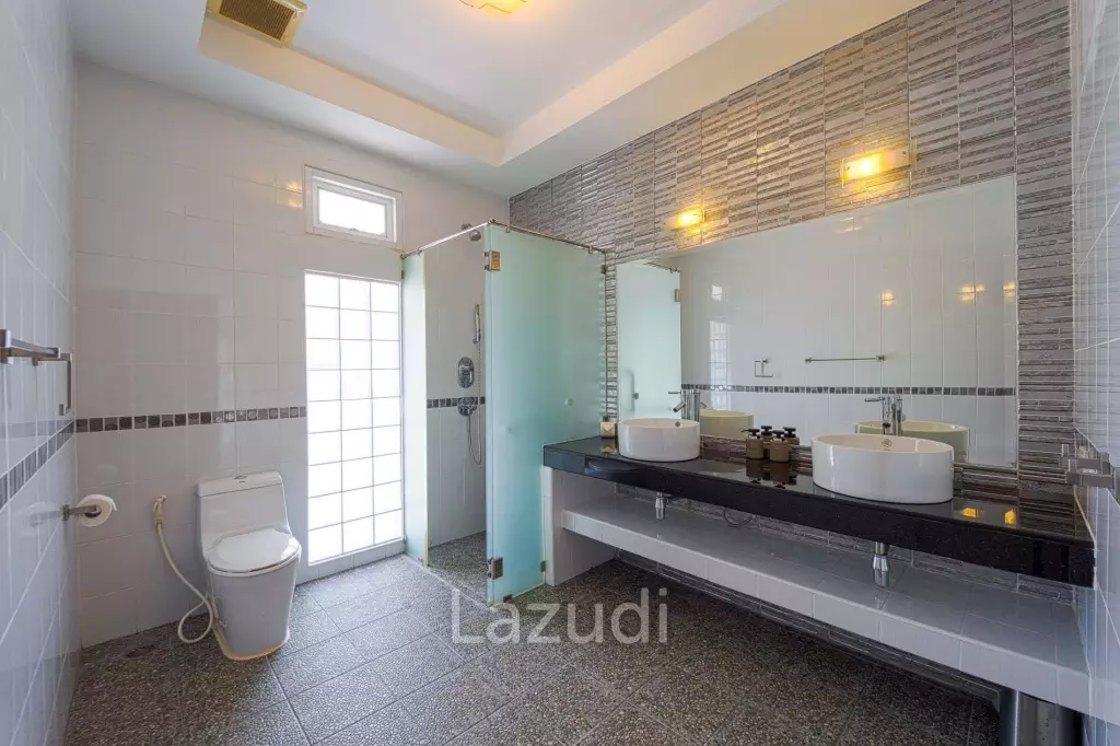 Hua Hin Palm Village : 2 Storey 6 Bedroom Pool Villa