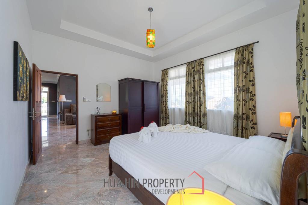 Hua Hin Palm Village : 2 Storey 6 Bedroom Pool Villa