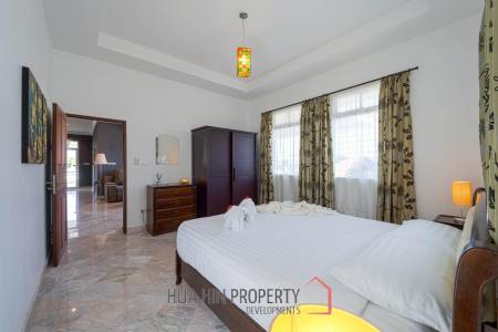 Hua Hin Palm Village : 2 Storey 6 Bedroom Pool Villa
