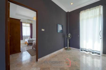 Hua Hin Palm Village : 2 Storey 6 Bedroom Pool Villa