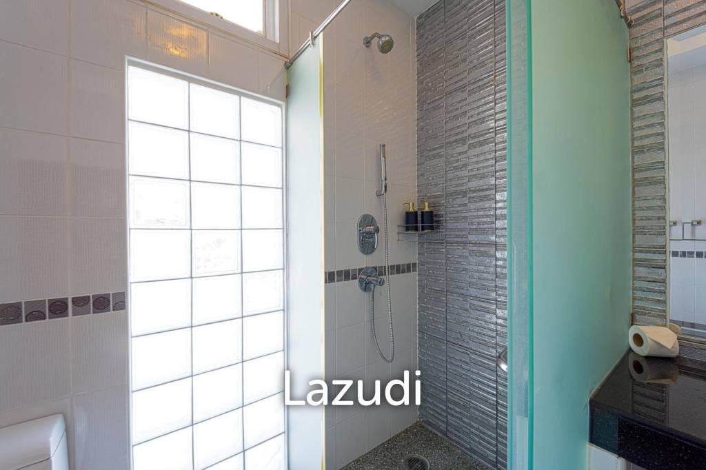 Hua Hin Palm Village : 2 Storey 6 Bedroom Pool Villa