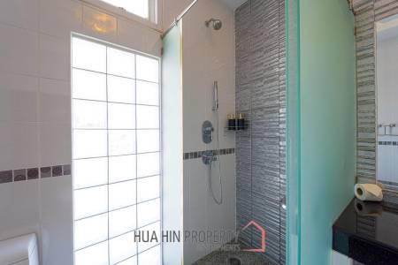 Hua Hin Palm Village : 2 Storey 6 Bedroom Pool Villa