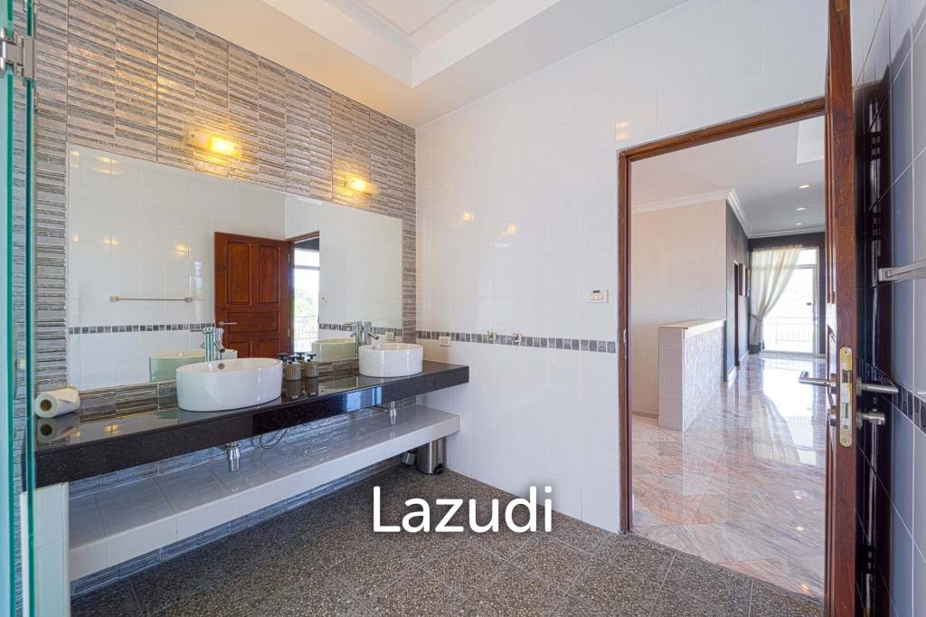 Hua Hin Palm Village : 2 Storey 6 Bedroom Pool Villa
