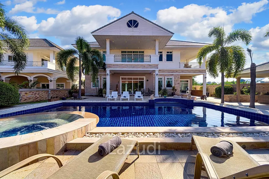 Hua Hin Palm Village : 2 Storey 6 Bedroom Pool Villa