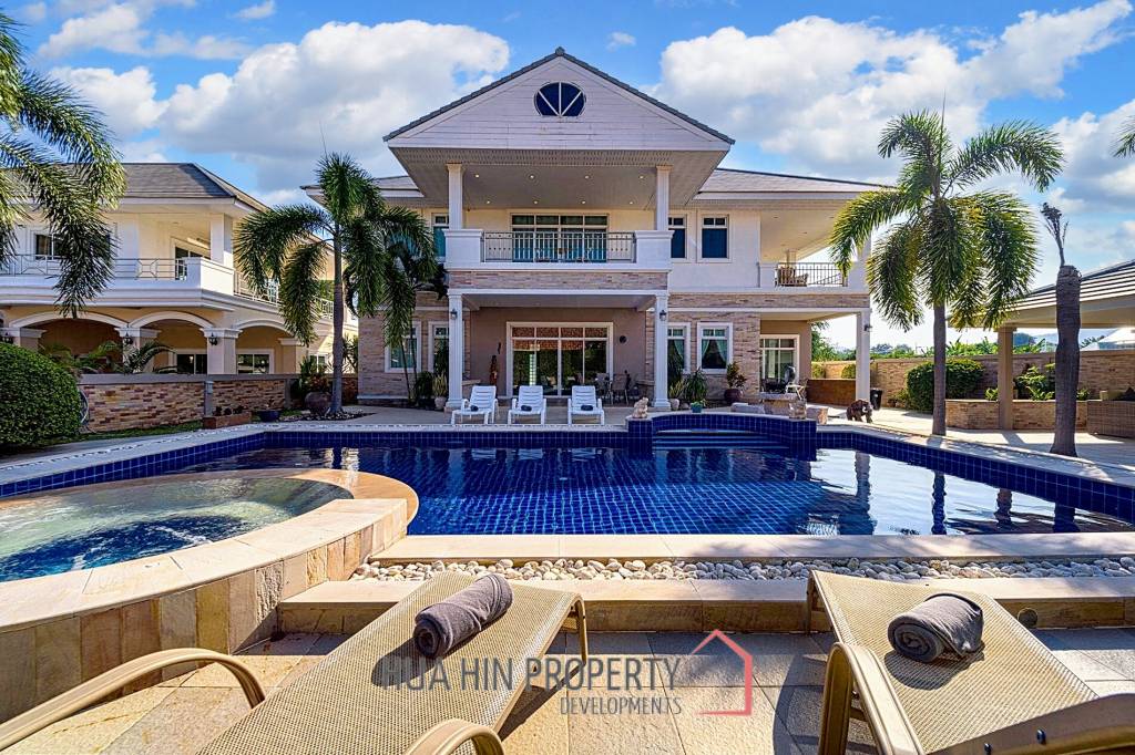 Hua Hin Palm Village : 2 Storey 6 Bedroom Pool Villa