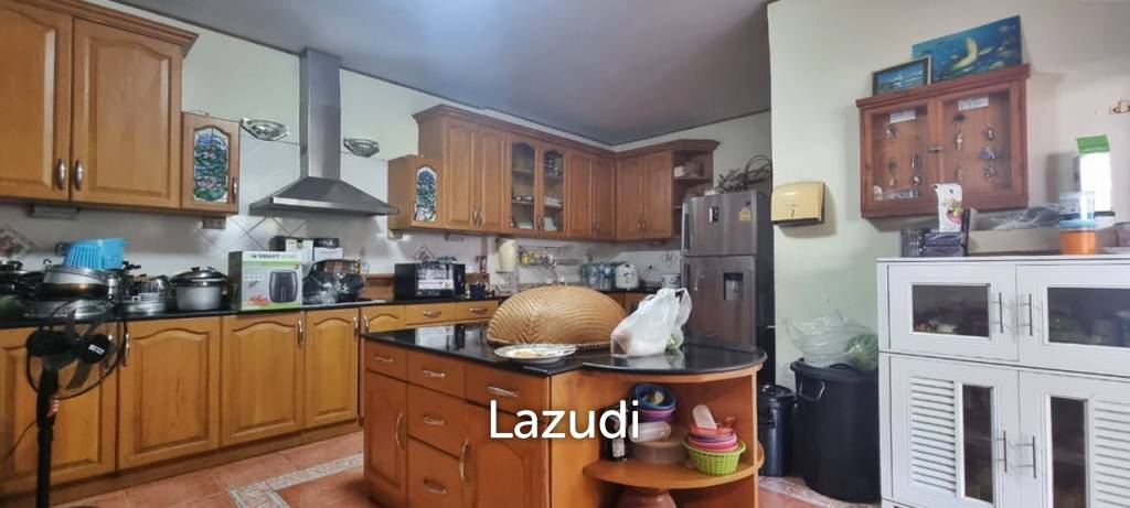 8 Beds 4 Baths 693.60 SQ.M. 3-Storey Single House